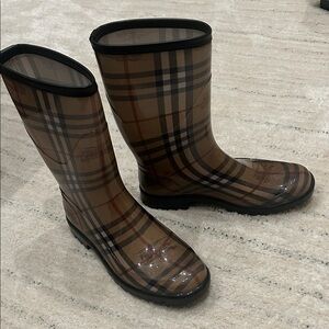 Authentic Burberry rain boots. Comfy true to size. Great condition